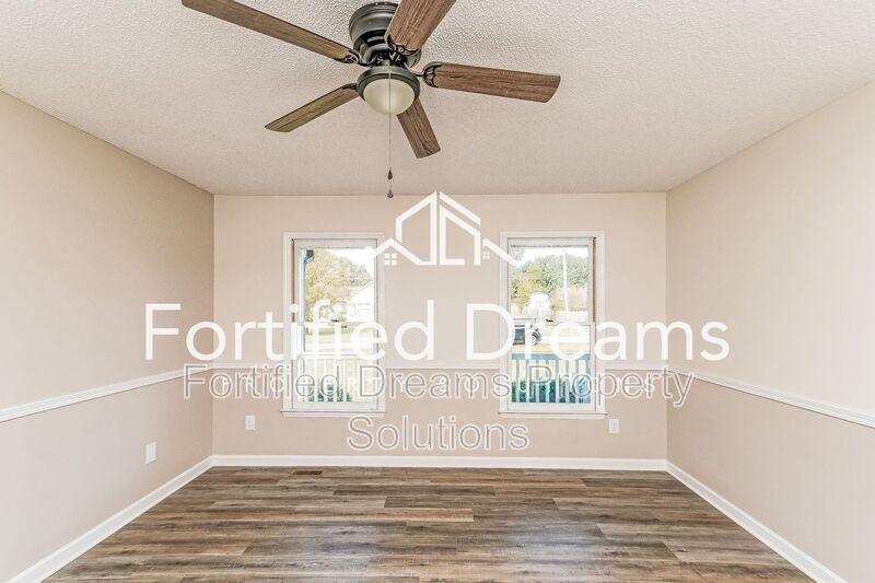 Building Photo - 814 N Greenbriar St