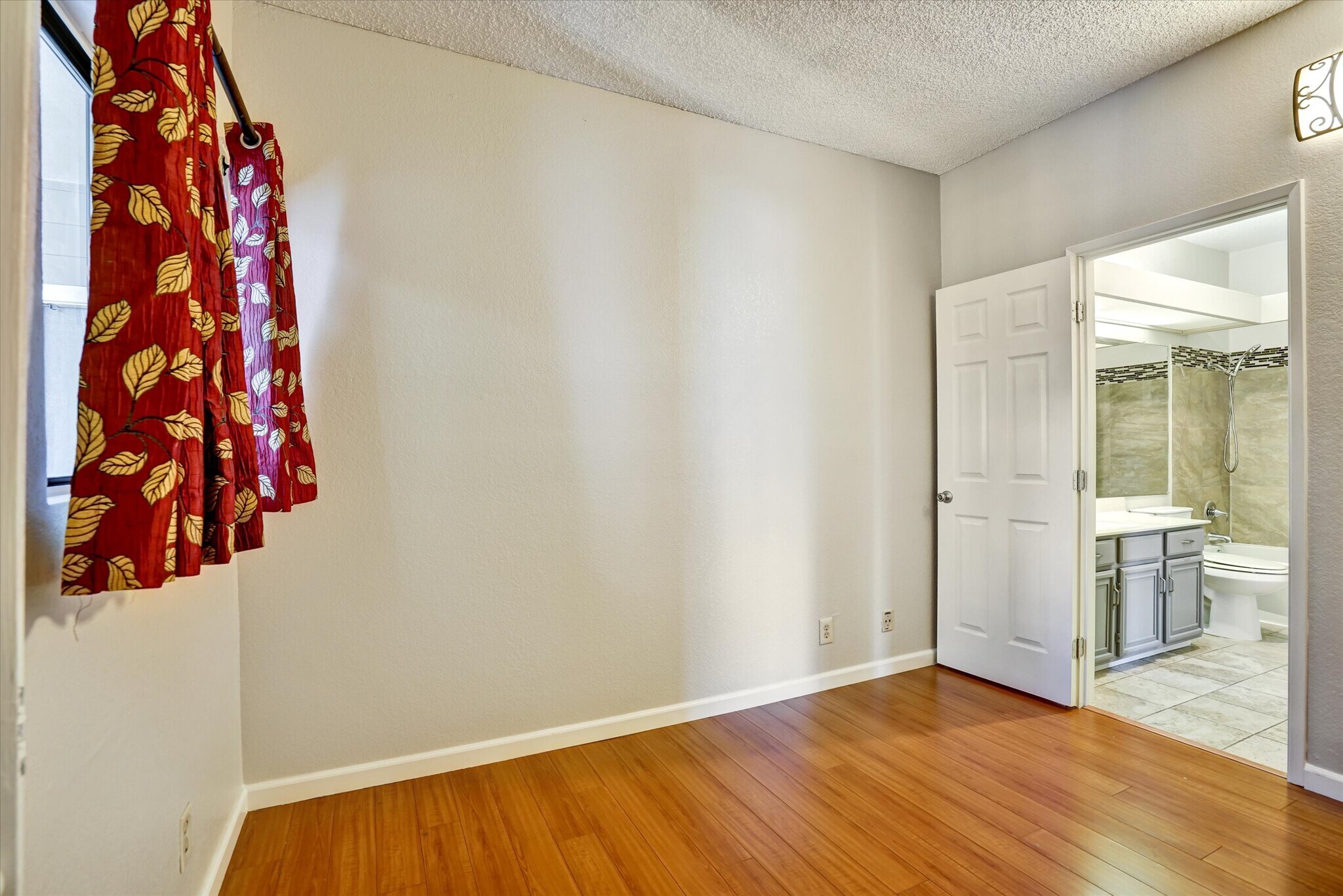 Building Photo - 3402 Pinewood Terrace