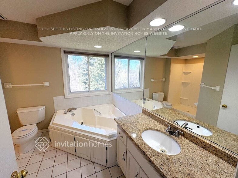 Building Photo - 21020 Floral Bay Dr N