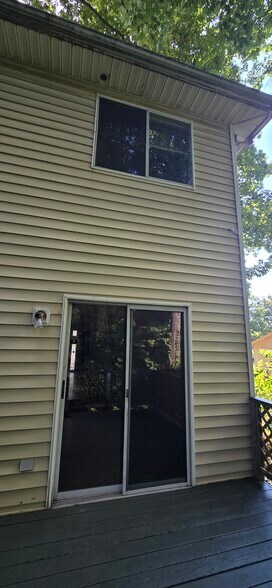 Building Photo - 2025A Stoneycreek Dr