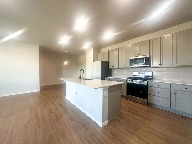 Building Photo - Alder Creek 3bd 2.5ba paired home for rent!