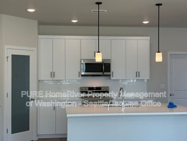 Building Photo - 18201 35th Ave Ct E