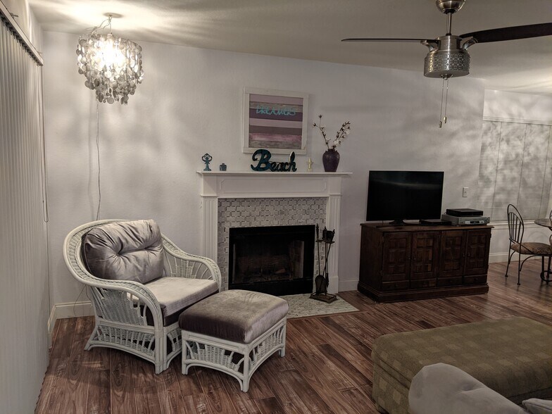 Primary Photo - 850 S Tamiami Trl