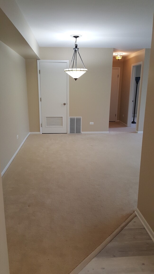 Building Photo - 100 Clubhouse Ln