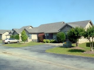 Building Photo - 2884 Rosehill Dr