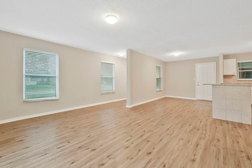 Building Photo - 1310 Celia Way