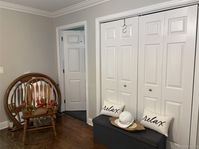 Building Photo - 346 S Main St