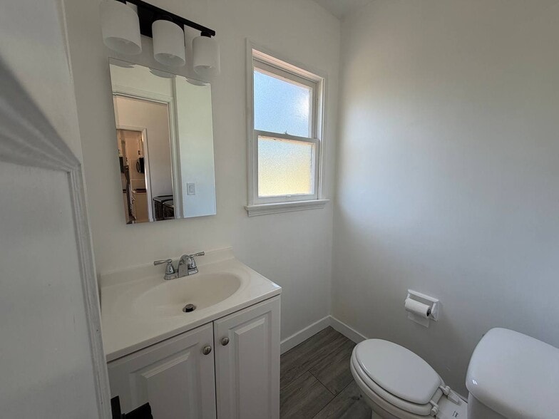 Building Photo - 13422 Oxnard St