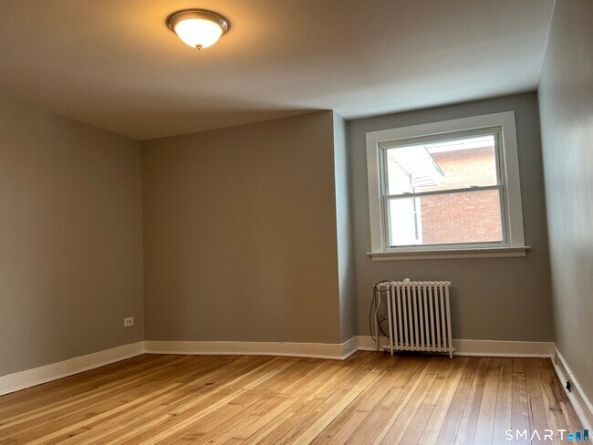 Building Photo - 160 S Main St