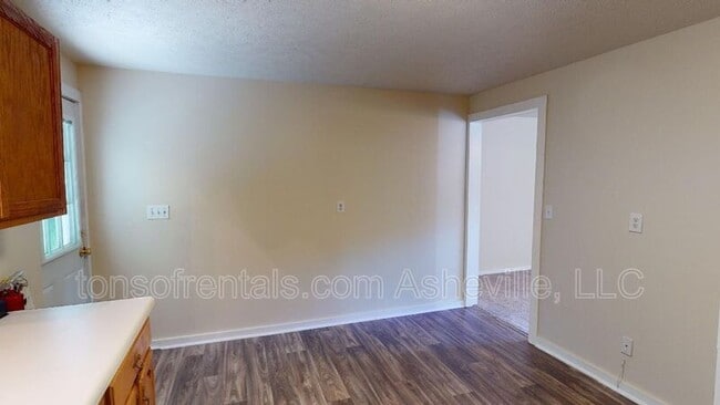 Building Photo - 420 Old Buckeye Cove Rd