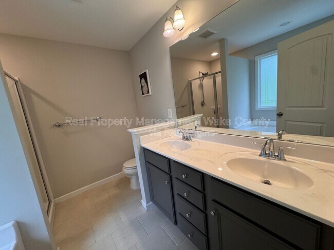 Building Photo - 166 Gulley Glen Dr