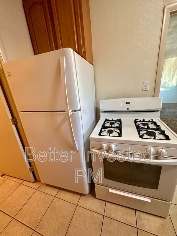 Building Photo - 216 Ford St