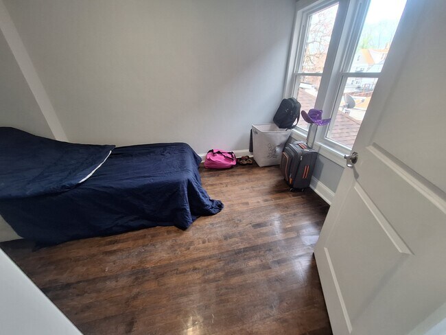 Building Photo - 4947 W Race Ave