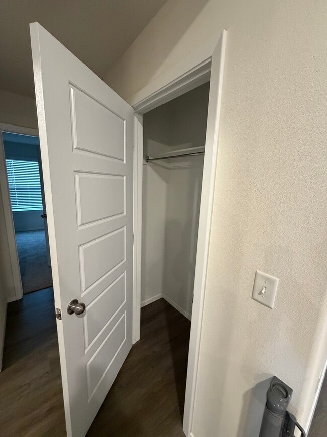 Building Photo - 515 Ashwood St