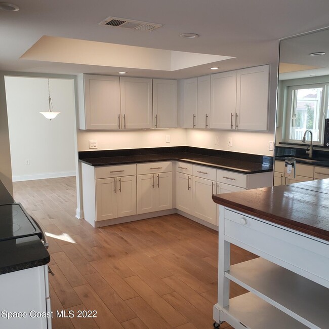 Building Photo - 215 Andros Ave