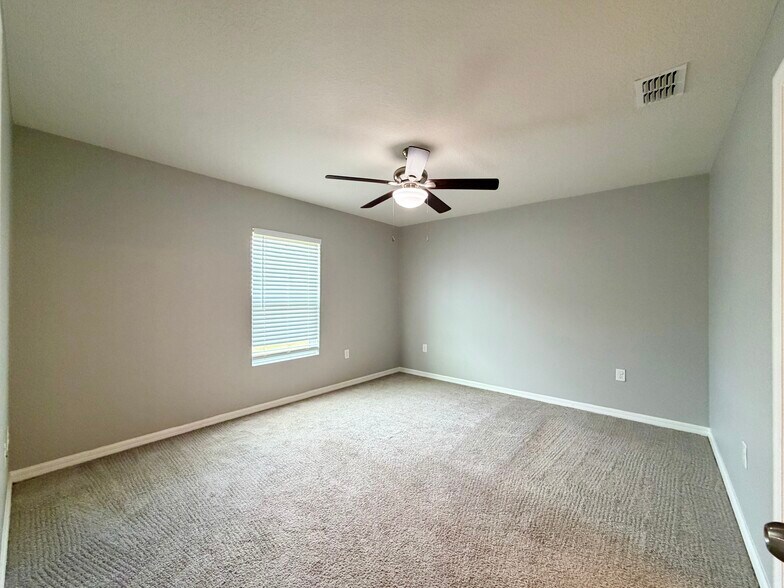 Building Photo - 687 Gila Dr