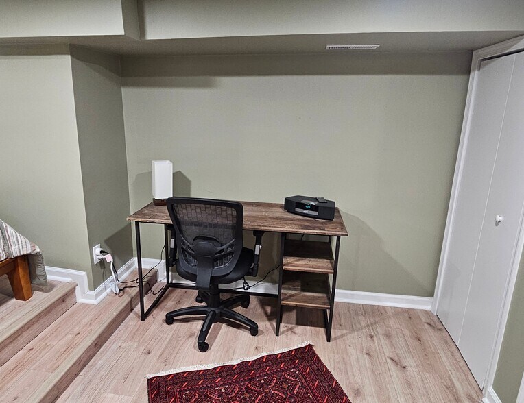 Building Photo - 4633 Kernwood Ave