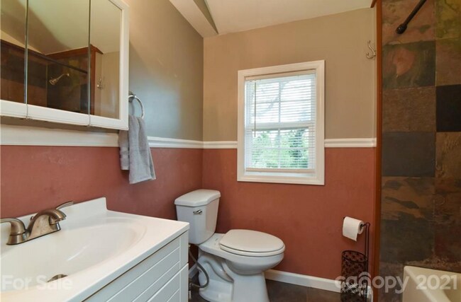 Building Photo - 50 Booker St