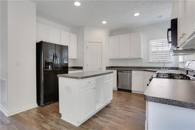 Building Photo - 3208 Juniper Dr