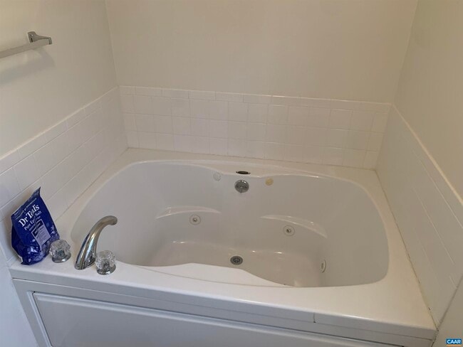 Building Photo - 7075 Maudes Ln