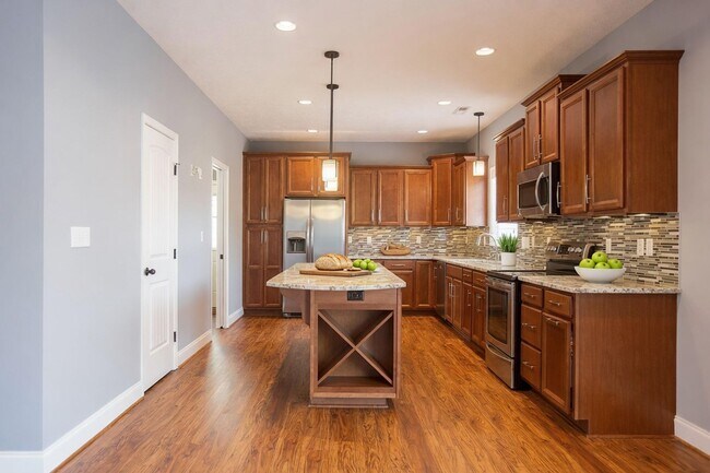 Building Photo - Cornerstone Spacious Single Family w Fenced Yard!