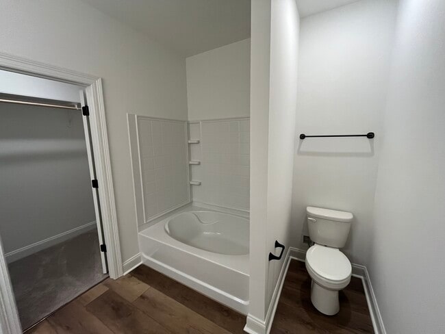 Building Photo - 109 Nandina Dr