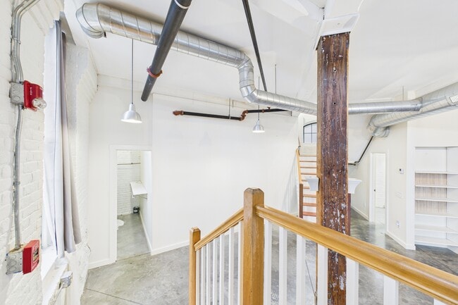 Building Photo - 28 Bayley St