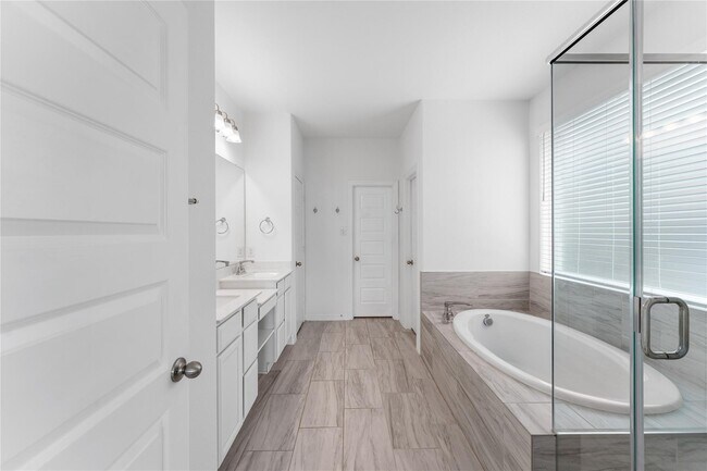 Building Photo - 3614 Windward Canyon Dr