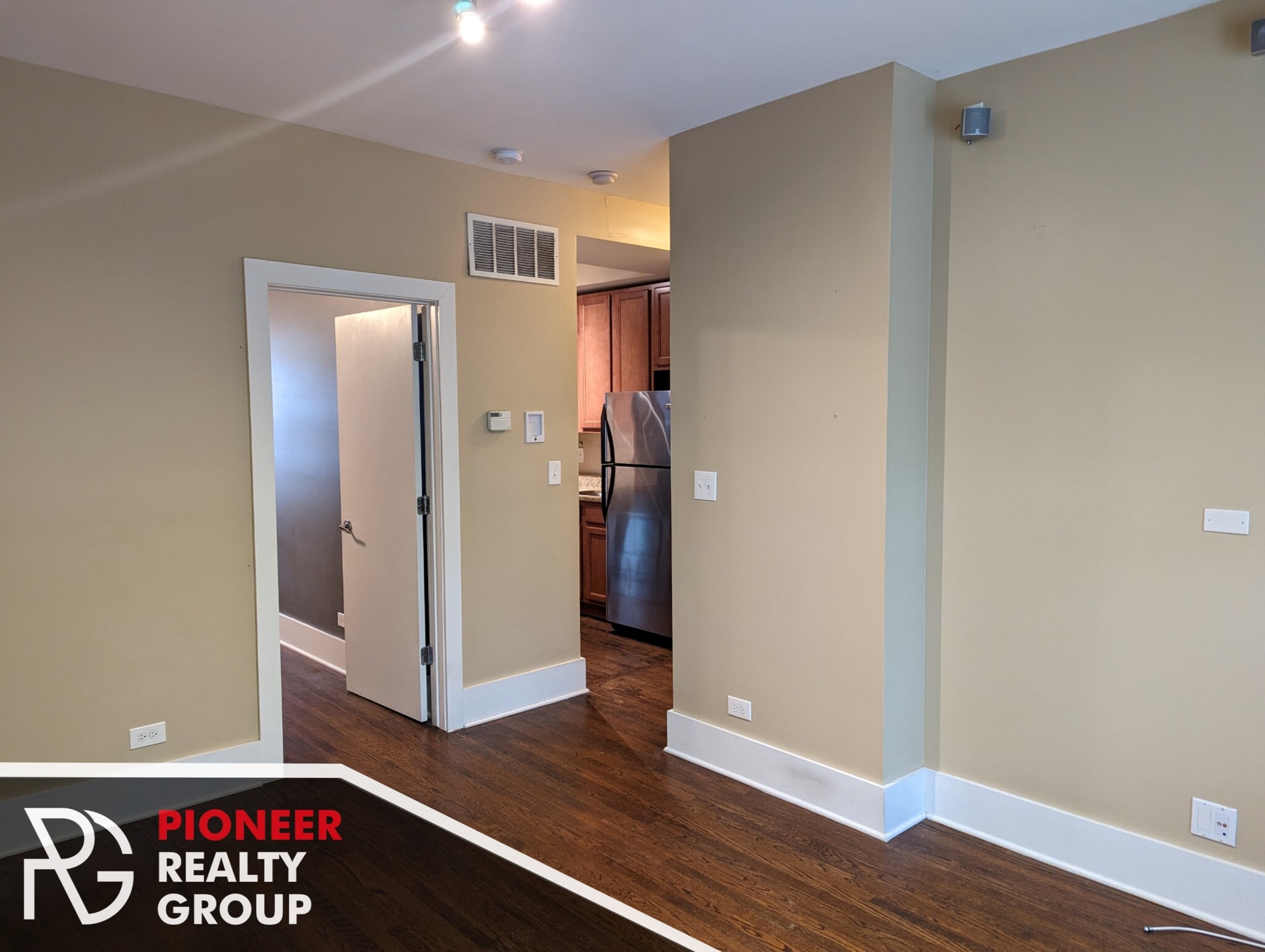 Building Photo - 3455 N Wolcott Ave