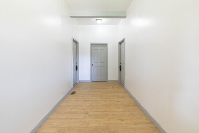 Building Photo - 3043 E 5th Ave