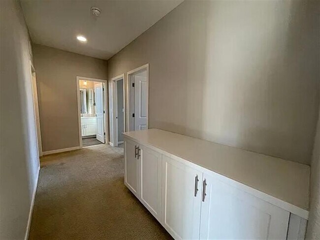 Building Photo - Happy Home For All S