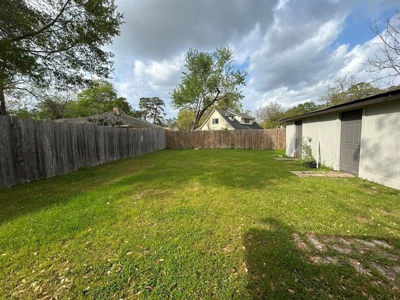 Building Photo - 5926 Darkwood Dr