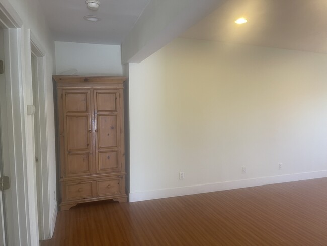 Building Photo - 5736 Willowcrest Ave