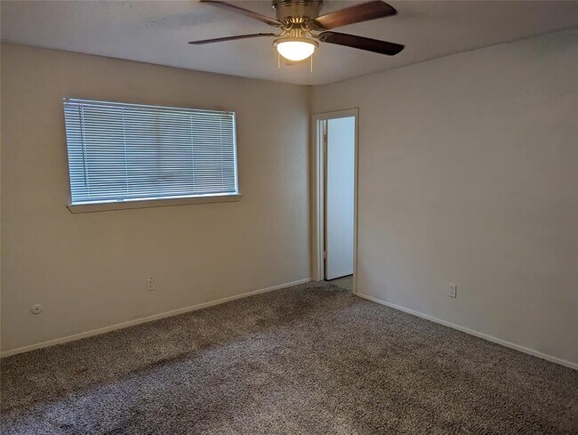 Building Photo - 5150 Prairie Ridge Rd
