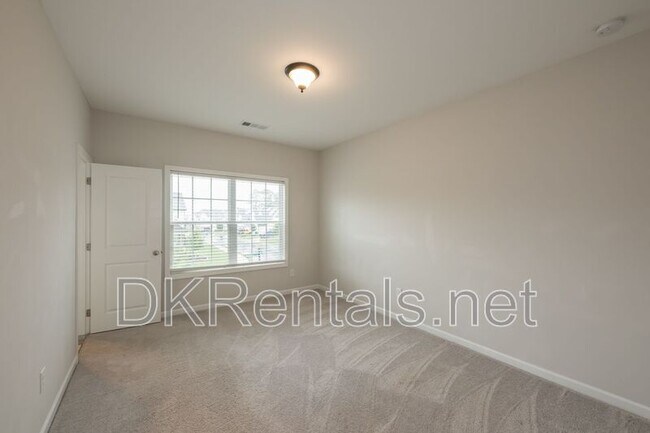 Building Photo - 508 Blackberry Ln
