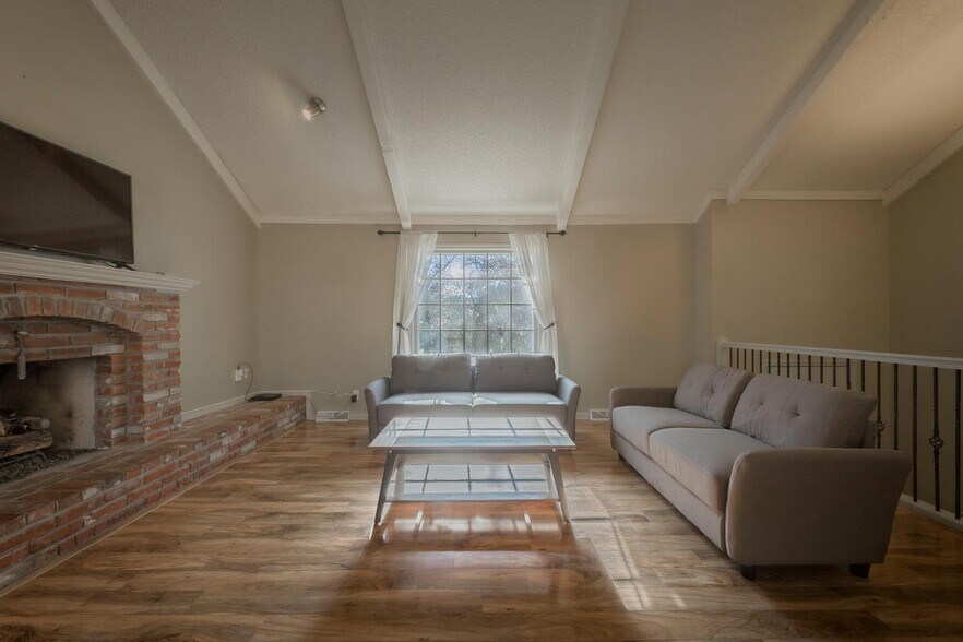 Primary Photo - 13032 W 102nd Terrace