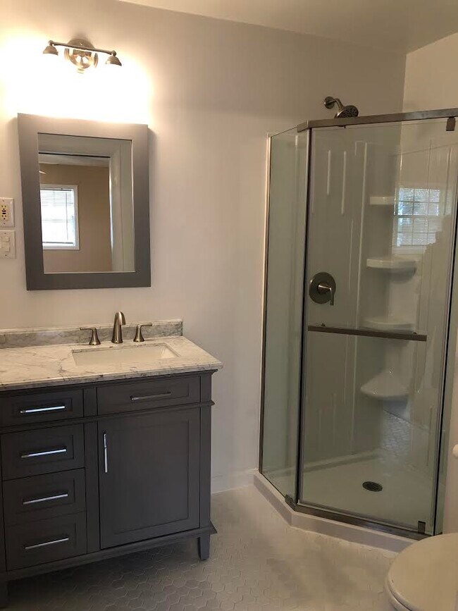 Building Photo - 123 Highland Dr