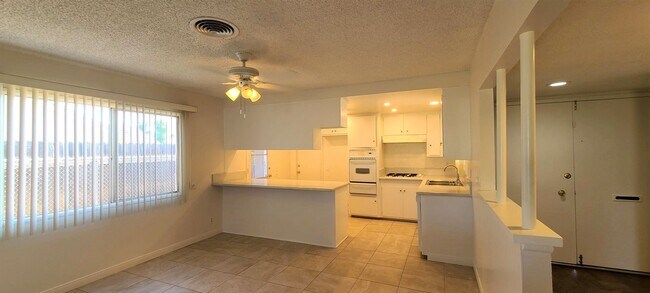 Building Photo - Single Family Home - 4 Bedrooms + 2 Baths....