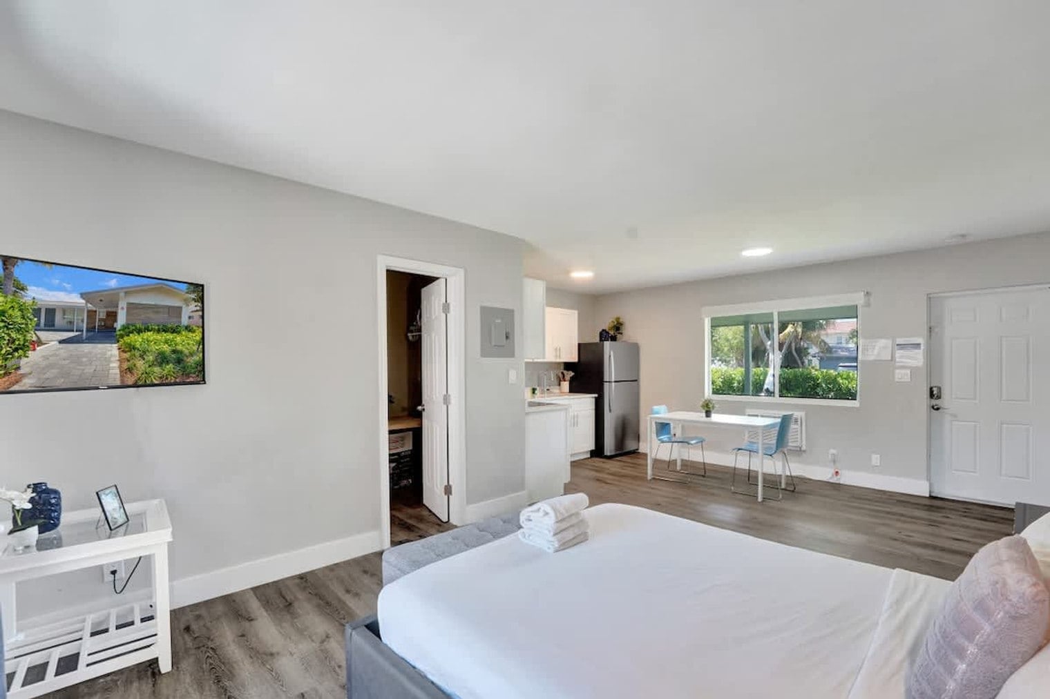 Building Photo - 3204 NE 9th St