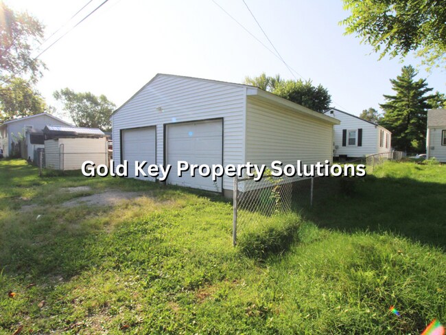 Building Photo - MUNCIE 2 BR 1 BA House with Central Air and 2-Car Garage (SECTION 8 APPROVED)