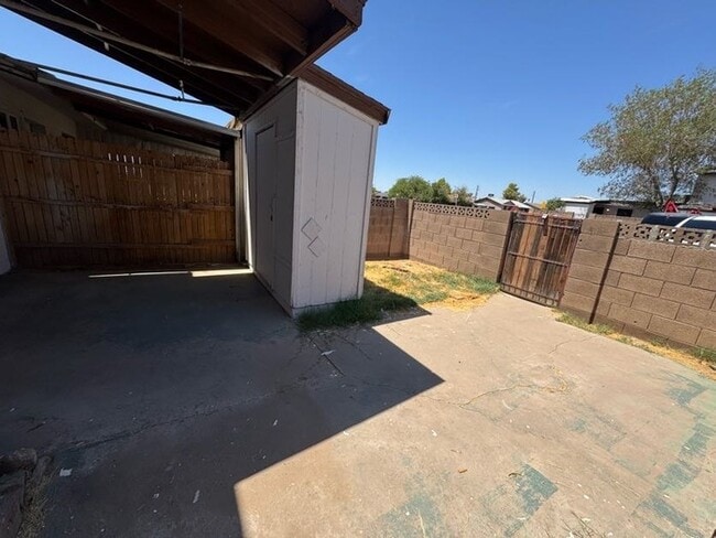 Building Photo - Holiday Gardens 3br Townhome