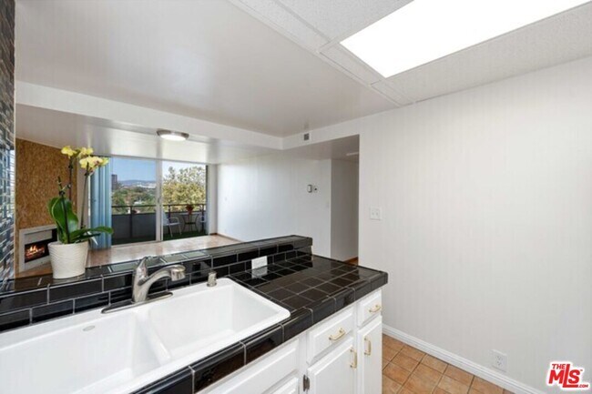 Building Photo - 10535 Wilshire Blvd