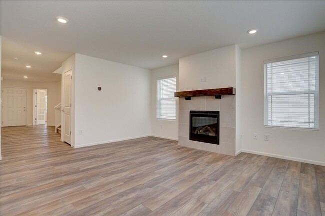 Building Photo - Brand New Home - 3bed/2.5bath, Covered Bac...