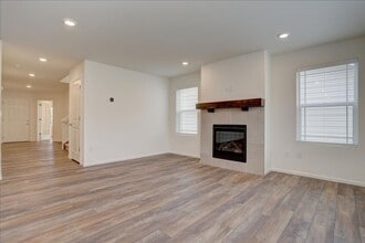 Building Photo - Available for move-in on 05/15/26- 3bed/2.5bath in Aurora!
