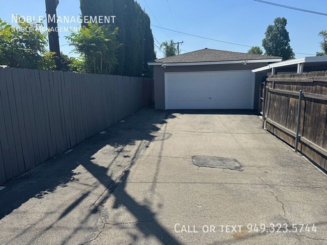 Building Photo - 5700 Lenore Ave