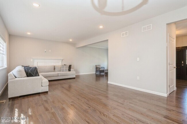 Building Photo - 2019 Oakhurst Pkwy