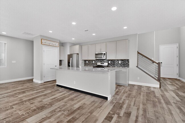Building Photo - 5603 Linq Ct NE
