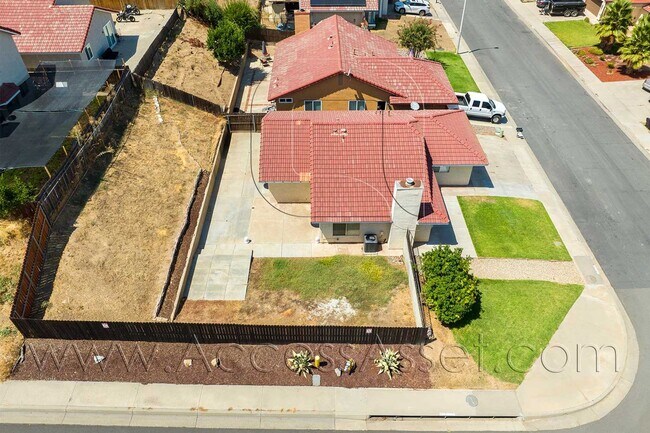 Building Photo - 15731 Laguna Ave