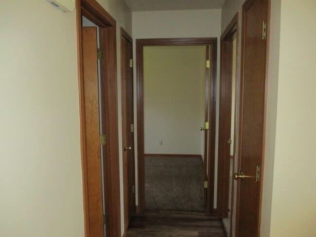 Building Photo - New Listing!!! 2 Bedroom Townhouse in Albi...