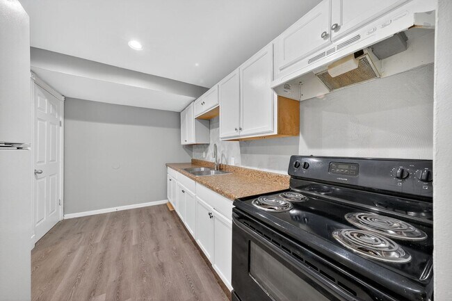 Building Photo - Section 8 Welcome